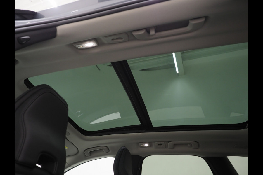 Volvo XC60 2.0 T6 Plug-in hybrid AWD Ultimate Dark Long Range | Panoramadak | Pilot Assist | Harman/Kardon | Leder | HUD | 360 | Keyless | Carplay