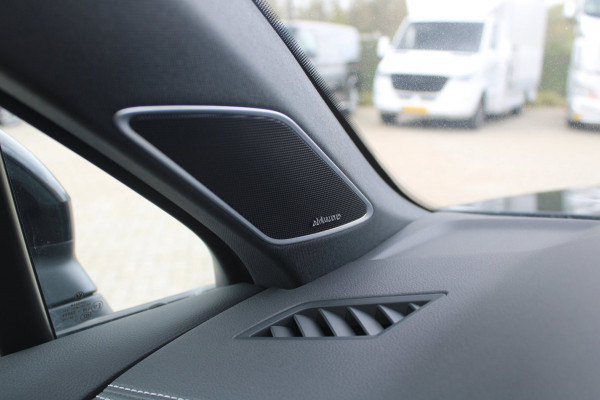 Volkswagen Touareg 3.0 TSi eHybrid 462pk 4MOTION R | Pano | HUD | Luchtvering | Massage | Elek. trekhaak