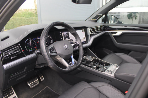 Volkswagen Touareg 3.0 TSi eHybrid 462pk 4MOTION R | Pano | HUD | Luchtvering | Massage | Elek. trekhaak