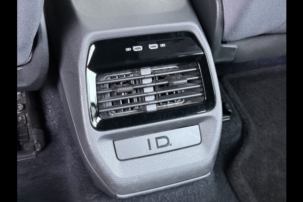 Volkswagen ID.4 SOH 91% Trekhaak Adap.Cruise Navi Ecc Apple Carplay Android Auto Stoelverwarming Voorruitverwarming Led Lmv 18" Isofix DAB Front Assist Bluetooth Rijstrooksensor Verkeersbord detectie 55kWh 1.000KG Trekgewicht Origineel Nederlandse Auto