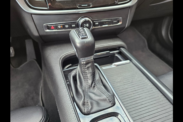 Volvo V90 2.0 T4 Momentum | Automaat | LED | Trekhaak | App-connect | Leder | Stuur & stoelverwarming | BLIS | Elek. stoelen | Elek. achterklep |
