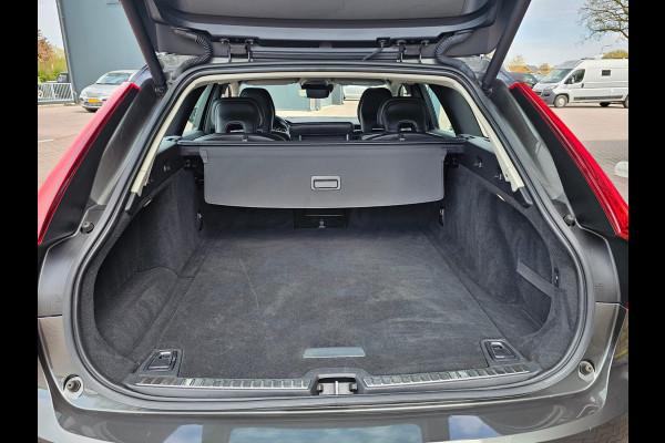 Volvo V90 2.0 T4 Momentum | Automaat | LED | Trekhaak | App-connect | Leder | Stuur & stoelverwarming | BLIS | Elek. stoelen | Elek. achterklep |