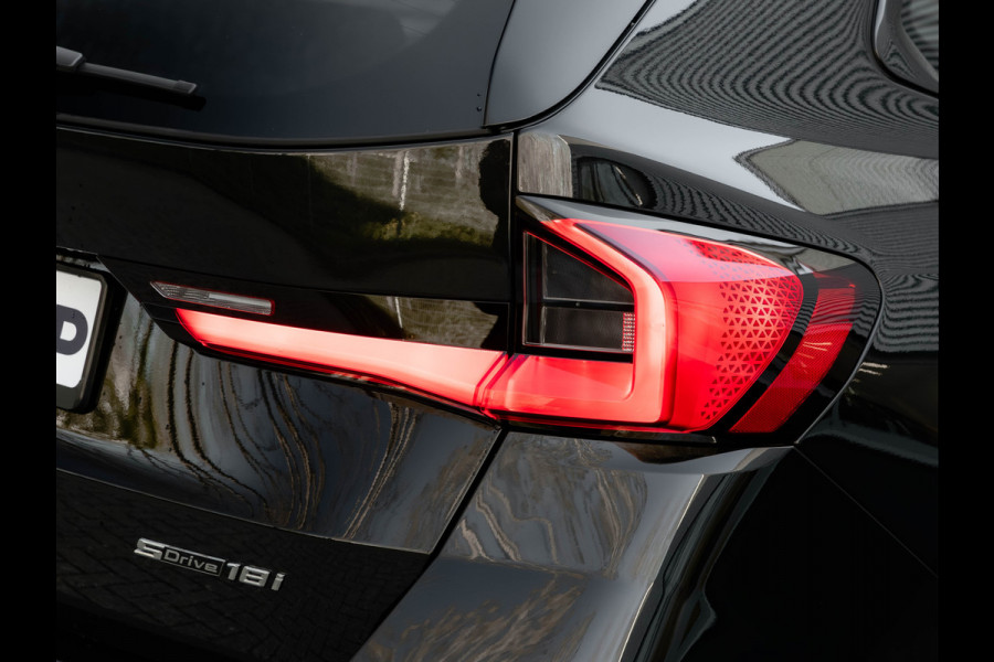 BMW X1 sDrive18i M-Sport - Pano - Trekhaak - Memory - ACC - Harman Kardon