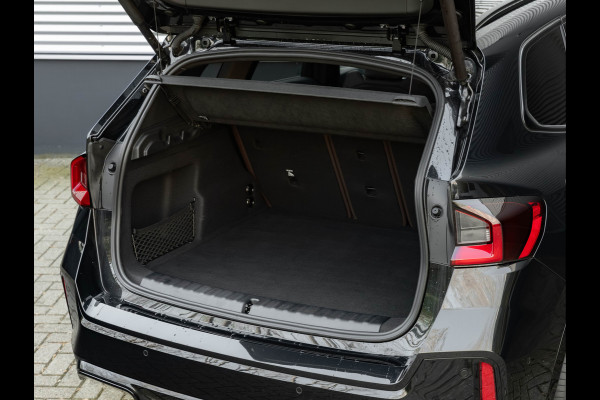 BMW X1 sDrive18i M-Sport - Pano - Trekhaak - Memory - ACC - Harman Kardon