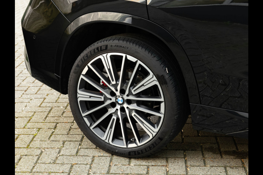 BMW X1 sDrive18i M-Sport - Pano - Trekhaak - Memory - ACC - Harman Kardon