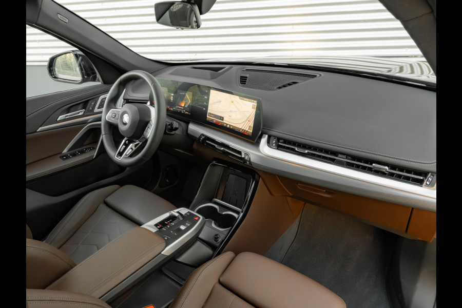 BMW X1 sDrive18i M-Sport - Pano - Trekhaak - Memory - ACC - Harman Kardon