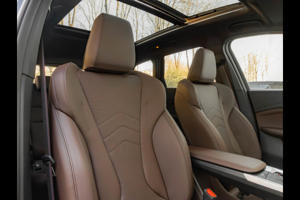 BMW X1 sDrive18i M-Sport - Pano - Trekhaak - Memory - ACC - Harman Kardon