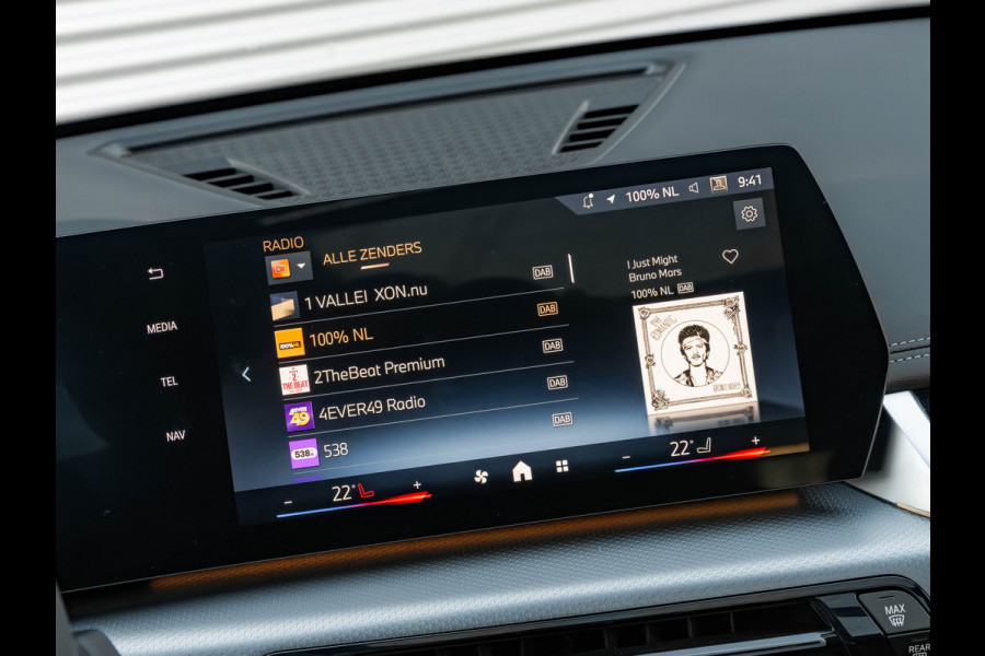 BMW X1 sDrive18i M-Sport - Pano - Trekhaak - Memory - ACC - Harman Kardon