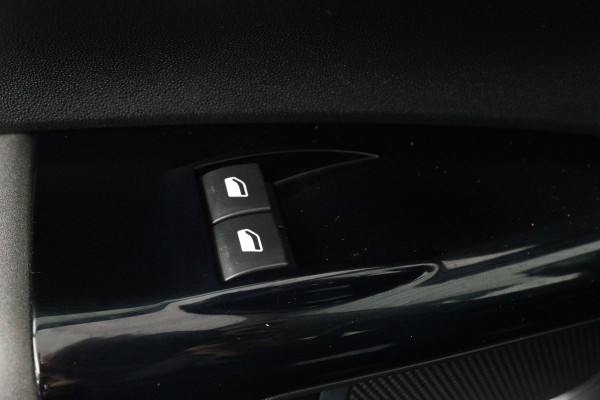 Citroën C4 Cactus 1.2 PureTech Shine (NAVIGATIE, TREKHAAK, CARPLAY, CAMERA, LED, PARKEERSENSOREN)