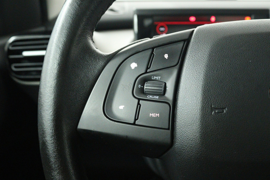 Citroën C4 Cactus 1.2 PureTech Shine (NAVIGATIE, TREKHAAK, CARPLAY, CAMERA, LED, PARKEERSENSOREN)