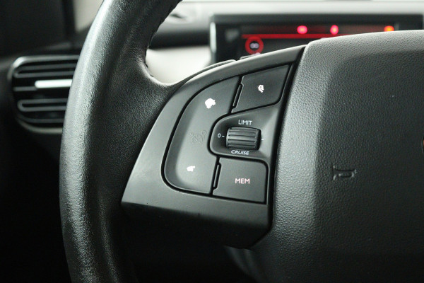 Citroën C4 Cactus 1.2 PureTech Shine (NAVIGATIE, TREKHAAK, CARPLAY, CAMERA, LED, PARKEERSENSOREN)