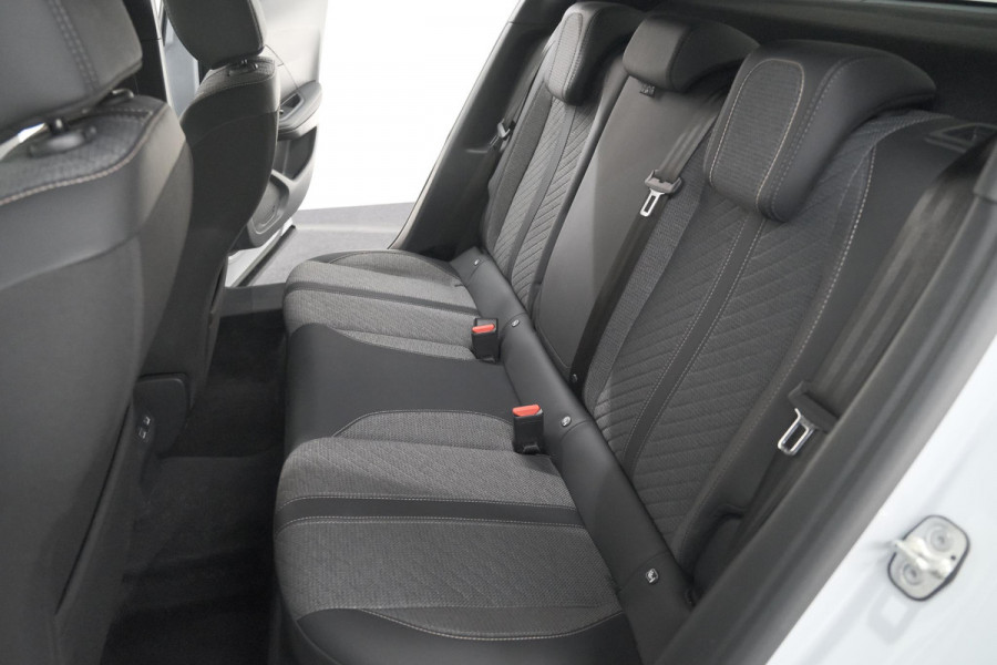 Peugeot 2008 PureTech 100 Allure | Apple Carplay | Parkeersensoren | Climate Control | Cruise Control