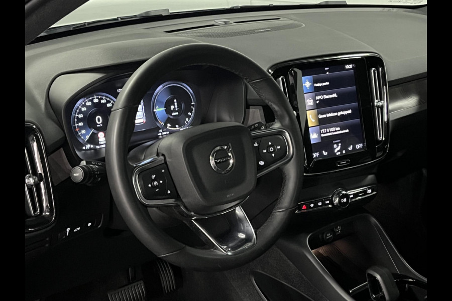 Volvo XC40 1.5 T5 Plug-in hybrid Ultimate Dark Trekhaak | Open dak | Adapt. cruise | 360 camera | Stuur-/stoelverwarming | Harman/Kardon | Carplay