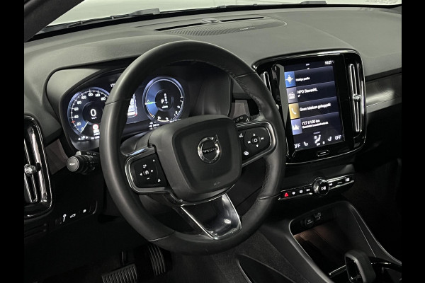 Volvo XC40 1.5 T5 Plug-in hybrid Ultimate Dark Trekhaak | Open dak | Adapt. cruise | 360 camera | Stuur-/stoelverwarming | Harman/Kardon | Carplay