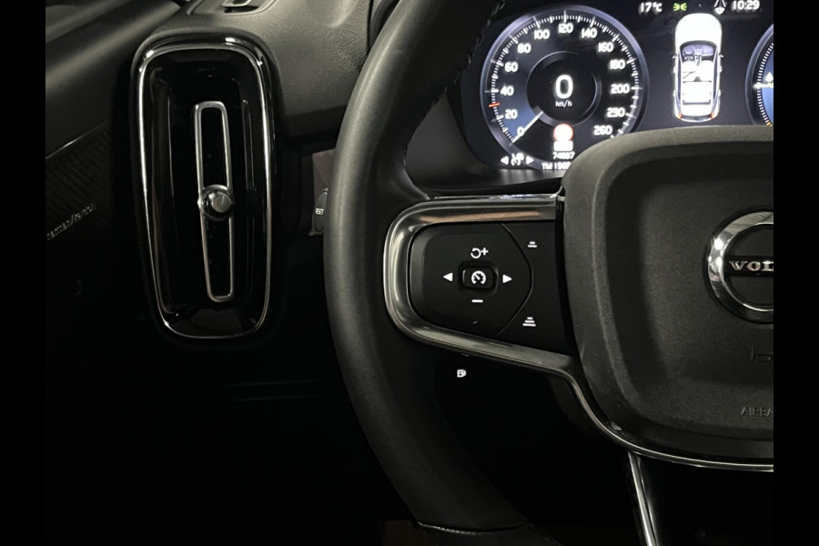 Volvo XC40 1.5 T5 Plug-in hybrid Ultimate Dark Trekhaak | Open dak | Adapt. cruise | 360 camera | Stuur-/stoelverwarming | Harman/Kardon | Carplay