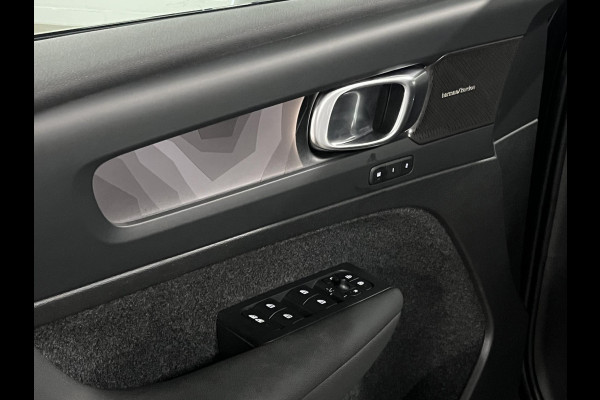 Volvo XC40 1.5 T5 Plug-in hybrid Ultimate Dark Trekhaak | Open dak | Adapt. cruise | 360 camera | Stuur-/stoelverwarming | Harman/Kardon | Carplay