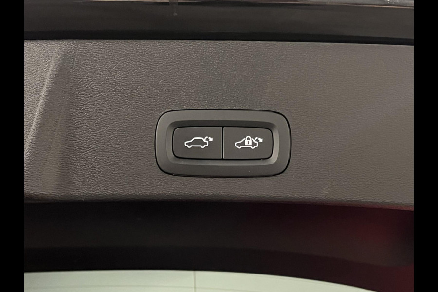Volvo XC40 1.5 T5 Plug-in hybrid Ultimate Dark Trekhaak | Open dak | Adapt. cruise | 360 camera | Stuur-/stoelverwarming | Harman/Kardon | Carplay