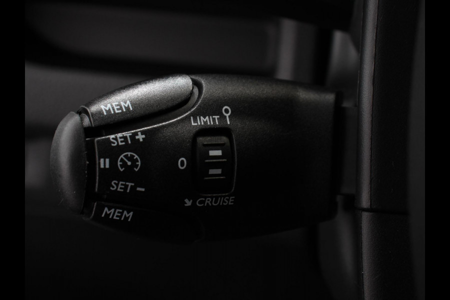 Opel Vivaro-e L2 75 kWh Connect pack | 3p | Navigatie | Apple Carplay/Android Auto | Dab | Cruise control | Camera | Parkeer sensoren | Digitaal dashboard | Automatische Airco