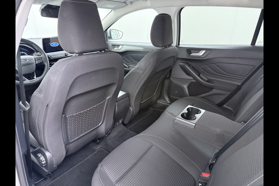 Ford FOCUS Wagon T 125PK Hybride Trekhaak Navi Camera LED Dual-ECC Keyless FordPass-ConnectStoel+Stuur+Voorruitverwarming Apple Carplay Android A DAB Bluetooth Lmv 17" Ecc GSM Draadloos Opladen Led Privacy Glas Isofix Lane Assist Keyless Licht-/regensensor Origineel Nederlandse Auto  € 34.000 nieuw