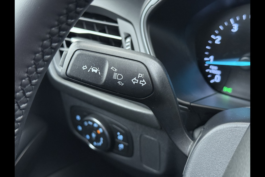 Ford FOCUS Wagon T 125PK Hybride Trekhaak Navi Camera LED Dual-ECC Keyless FordPass-ConnectStoel+Stuur+Voorruitverwarming Apple Carplay Android A DAB Bluetooth Lmv 17" Ecc GSM Draadloos Opladen Led Privacy Glas Isofix Lane Assist Keyless Licht-/regensensor Origineel Nederlandse Auto  € 34.000 nieuw