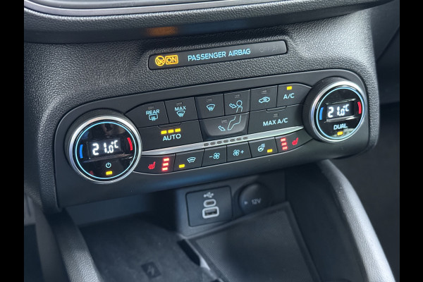 Ford FOCUS Wagon T 125PK Hybride Trekhaak Navi Camera LED Dual-ECC Keyless FordPass-ConnectStoel+Stuur+Voorruitverwarming Apple Carplay Android A DAB Bluetooth Lmv 17" Ecc GSM Draadloos Opladen Led Privacy Glas Isofix Lane Assist Keyless Licht-/regensensor Origineel Nederlandse Auto  € 34.000 nieuw