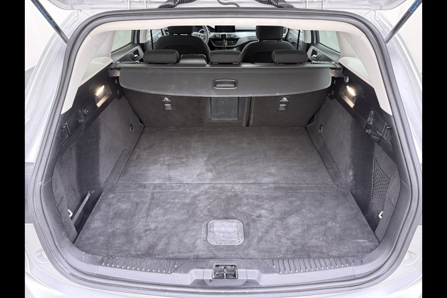 Ford FOCUS Wagon T 125PK Hybride Trekhaak Navi Camera LED Dual-ECC Keyless FordPass-ConnectStoel+Stuur+Voorruitverwarming Apple Carplay Android A DAB Bluetooth Lmv 17" Ecc GSM Draadloos Opladen Led Privacy Glas Isofix Lane Assist Keyless Licht-/regensensor Origineel Nederlandse Auto  € 34.000 nieuw