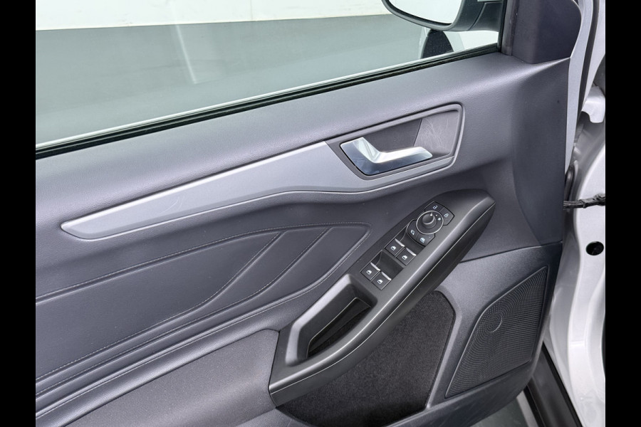 Ford FOCUS Wagon T 125PK Hybride Trekhaak Navi Camera LED Dual-ECC Keyless FordPass-ConnectStoel+Stuur+Voorruitverwarming Apple Carplay Android A DAB Bluetooth Lmv 17" Ecc GSM Draadloos Opladen Led Privacy Glas Isofix Lane Assist Keyless Licht-/regensensor Origineel Nederlandse Auto  € 34.000 nieuw
