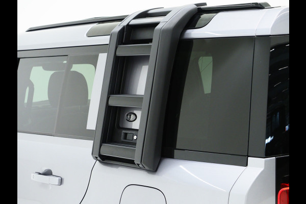 Land Rover Defender 110 2.0 P400e Urban Look | Panoramadak | Explorer Pack | Sidesteps | Meridian | 360 | Keyless | Trekhaak