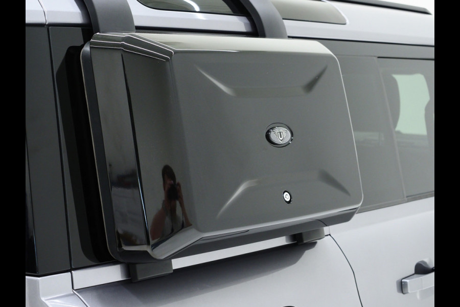 Land Rover Defender 110 2.0 P400e Urban Look | Panoramadak | Explorer Pack | Sidesteps | Meridian | 360 | Keyless | Trekhaak