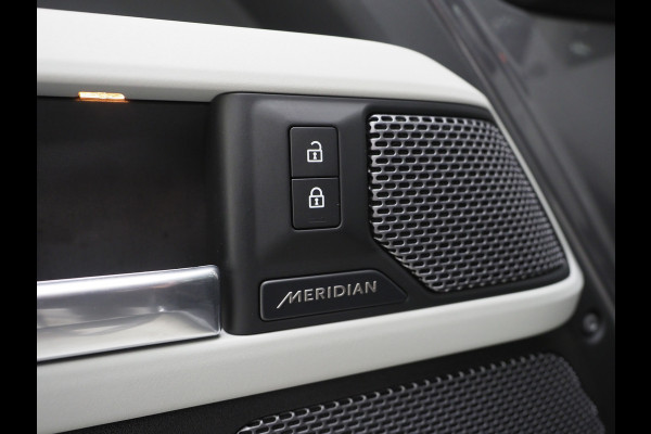 Land Rover Defender 110 2.0 P400e Urban Look | Panoramadak | Explorer Pack | Sidesteps | Meridian | 360 | Keyless | Trekhaak