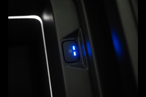 Land Rover Defender 110 2.0 P400e Urban Look | Panoramadak | Explorer Pack | Sidesteps | Meridian | 360 | Keyless | Trekhaak