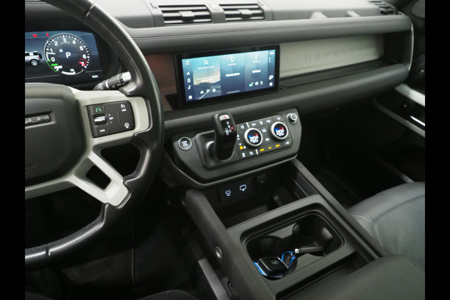 Land Rover Defender 110 2.0 P400e Urban Look | Panoramadak | Explorer Pack | Sidesteps | Meridian | 360 | Keyless | Trekhaak