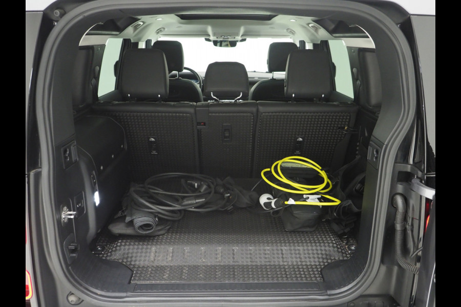Land Rover Defender 110 2.0 P400e Urban Look | Panoramadak | Explorer Pack | Sidesteps | Meridian | 360 | Keyless | Trekhaak