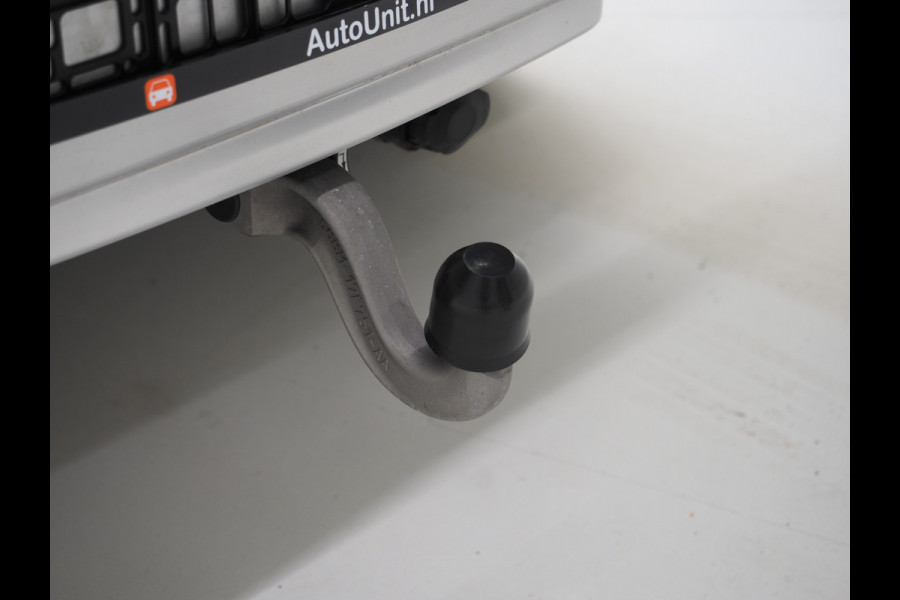 Land Rover Defender 110 2.0 P400e Urban Look | Panoramadak | Explorer Pack | Sidesteps | Meridian | 360 | Keyless | Trekhaak