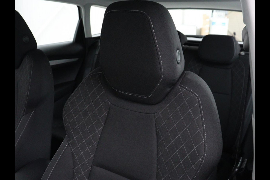 Škoda Karoq 1.5 TSI Business Edition | Stoelverwarming | Adaptive cruise | DAB | Carplay | Keyless | Full LED | Navigatie | Parkeerhulp | Side Assist | Climate control | Bluetooth