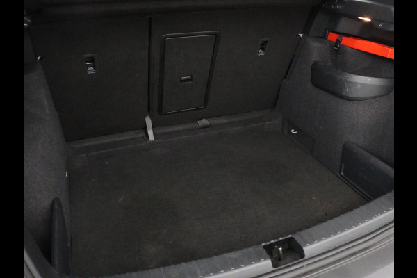 Škoda Karoq 1.5 TSI Business Edition | Stoelverwarming | Adaptive cruise | DAB | Carplay | Keyless | Full LED | Navigatie | Parkeerhulp | Side Assist | Climate control | Bluetooth