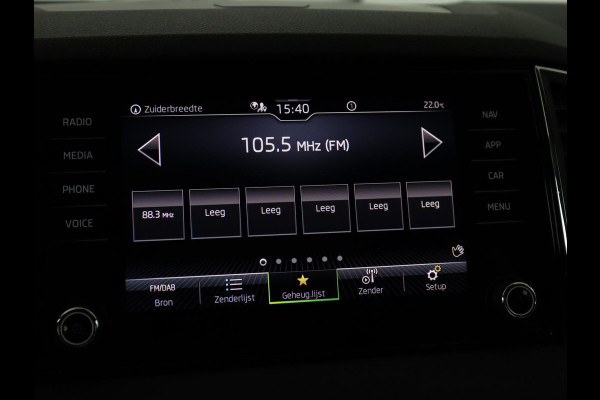 Škoda Karoq 1.5 TSI Business Edition | Stoelverwarming | Adaptive cruise | DAB | Carplay | Keyless | Full LED | Navigatie | Parkeerhulp | Side Assist | Climate control | Bluetooth