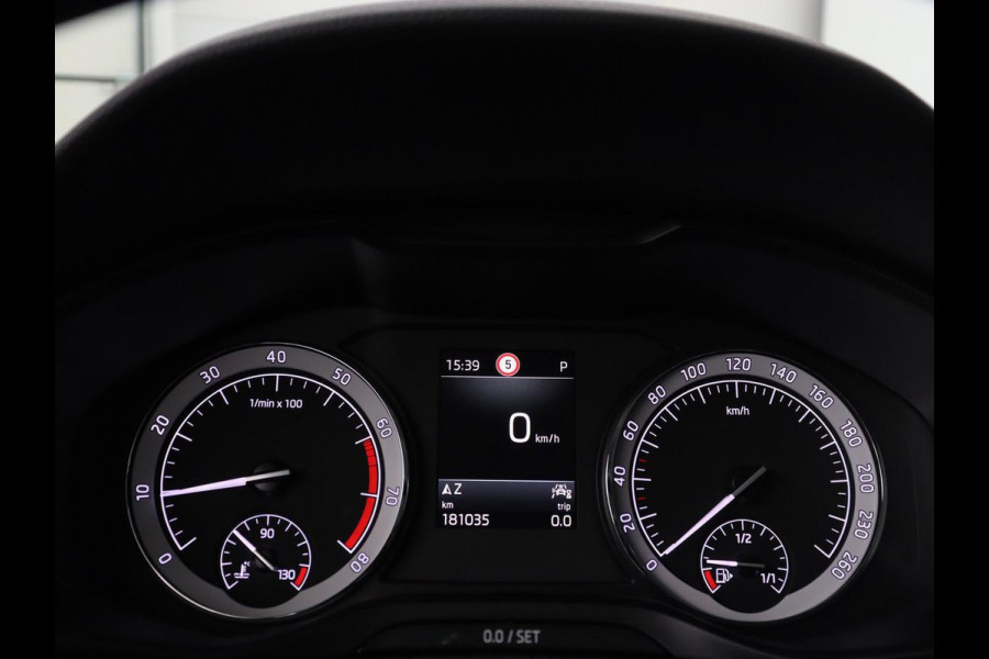 Škoda Karoq 1.5 TSI Business Edition | Stoelverwarming | Adaptive cruise | DAB | Carplay | Keyless | Full LED | Navigatie | Parkeerhulp | Side Assist | Climate control | Bluetooth