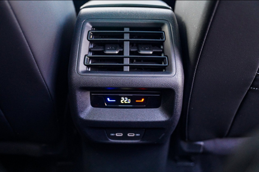 Volkswagen Tiguan 1.5 eTSI R-Line Edition | Head Up Display | 360 | Harman/Kardon | Massage | Stuurwiel Verwarming