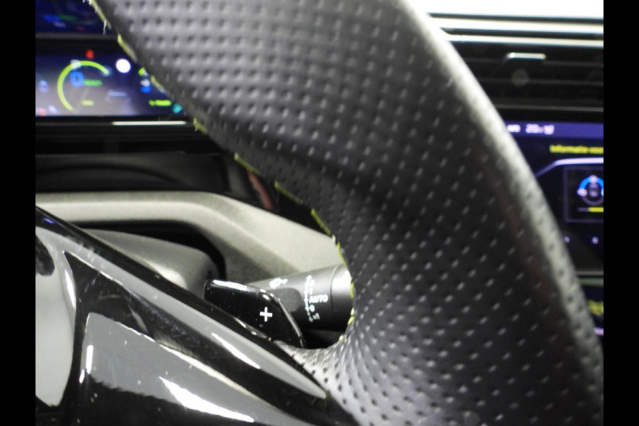 Peugeot 308 1.6 HYbrid 180 GT Pack Business NAVI/360CAM/MASSAGE/LED/18"LMV!