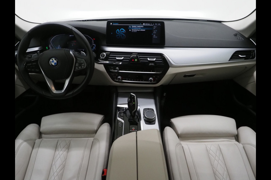 BMW 5 Serie Touring 530e Shadow Line | NL auto | Leder | LaserLED | Camera | Memory | Dodehoek | Cruise | DAB | Carplay