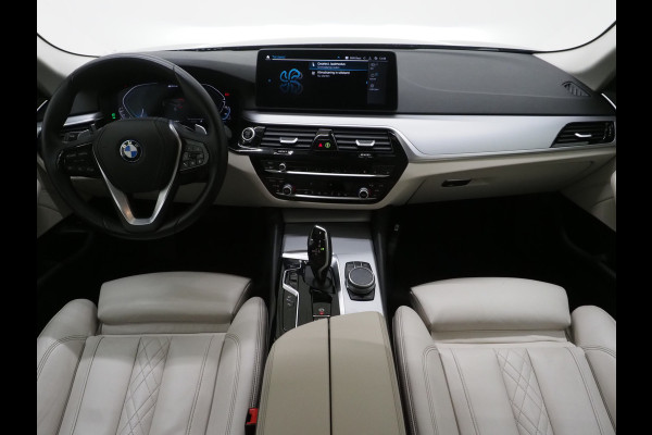 BMW 5 Serie Touring 530e Shadow Line | NL auto | Leder | LaserLED | Camera | Memory | Dodehoek | Cruise | DAB | Carplay