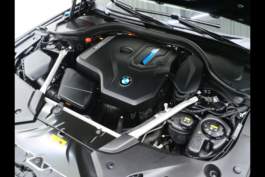 BMW 5 Serie Touring 530e Shadow Line | NL auto | Leder | LaserLED | Camera | Memory | Dodehoek | Cruise | DAB | Carplay