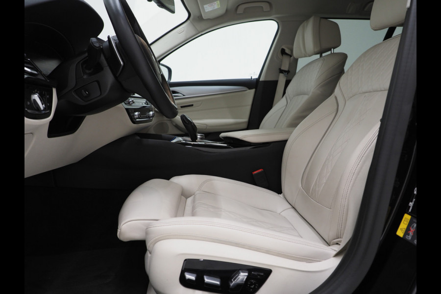 BMW 5 Serie Touring 530e Shadow Line | NL auto | Leder | LaserLED | Camera | Memory | Dodehoek | Cruise | DAB | Carplay