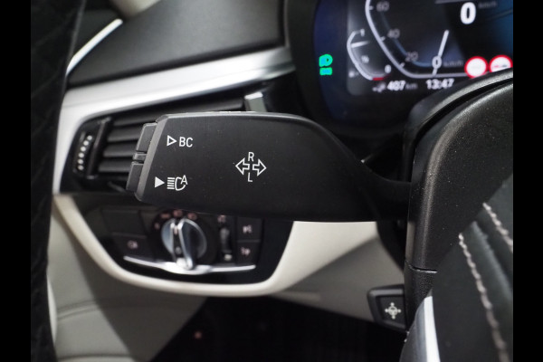 BMW 5 Serie Touring 530e Shadow Line | NL auto | Leder | LaserLED | Camera | Memory | Dodehoek | Cruise | DAB | Carplay