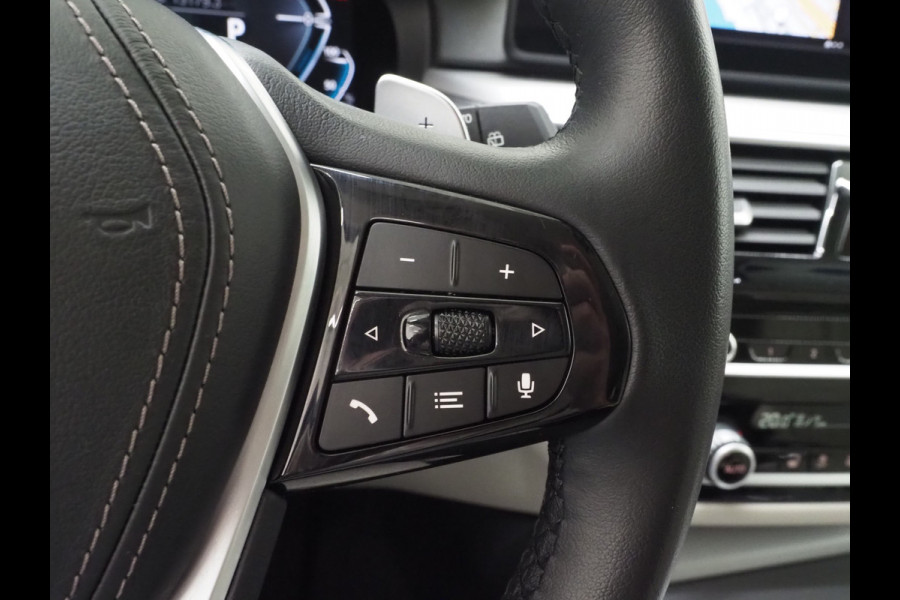 BMW 5 Serie Touring 530e Shadow Line | NL auto | Leder | LaserLED | Camera | Memory | Dodehoek | Cruise | DAB | Carplay