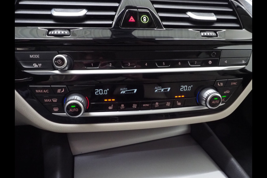 BMW 5 Serie Touring 530e Shadow Line | NL auto | Leder | LaserLED | Camera | Memory | Dodehoek | Cruise | DAB | Carplay