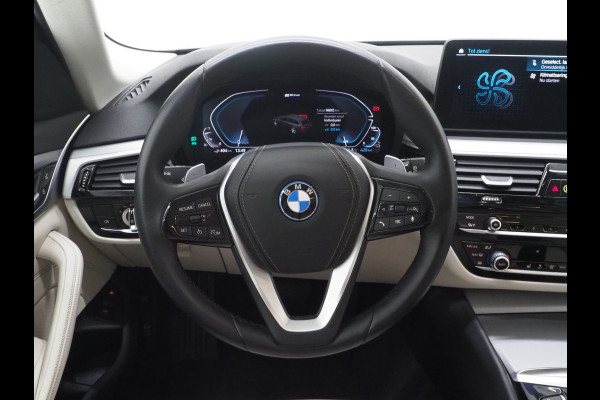 BMW 5 Serie Touring 530e Shadow Line | NL auto | Leder | LaserLED | Camera | Memory | Dodehoek | Cruise | DAB | Carplay
