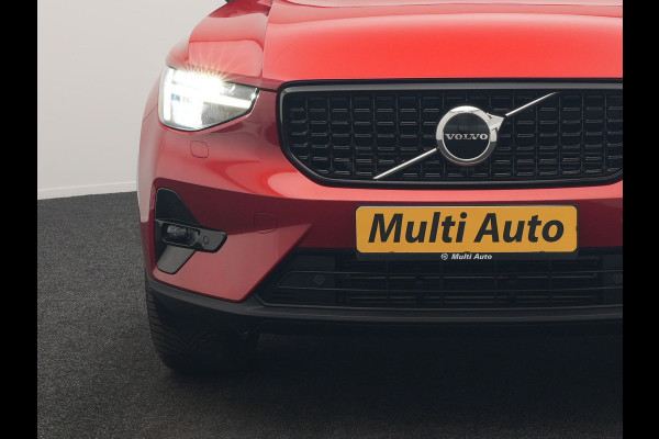 Volvo XC40 T4 Ultimate Dark PHEV 221pk Dealer O.H. | Trekhaak Af Fabriek | Panodak | Camera | Harman / Kardon | Lederen Sportstoelen Memory & Verwarmd | Keyless | Apple Carplay | Navigatie | DAB | Plug In Hybrid |