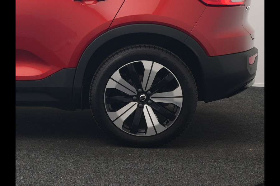 Volvo XC40 T4 Ultimate Dark PHEV 221pk Dealer O.H. | Trekhaak Af Fabriek | Panodak | Camera | Harman / Kardon | Lederen Sportstoelen Memory & Verwarmd | Keyless | Apple Carplay | Navigatie | DAB | Plug In Hybrid |